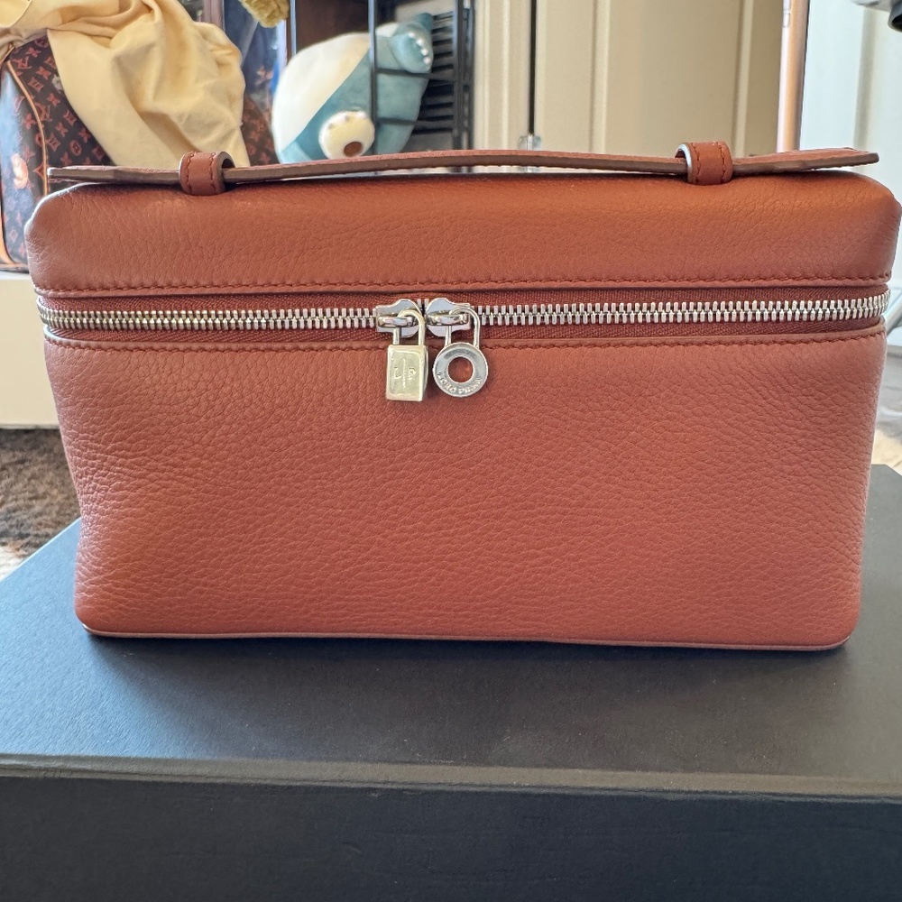 Loro Piana Extra Pouch L19 Kümmel/Antique Silver hardware